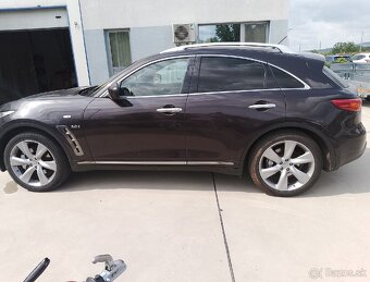 Infiniti QX70S - 4