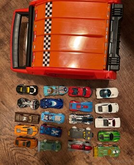 Auta hot wheels a garáž (kufrík ) - 4