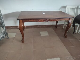 Masívny jedálenský stôl - 4