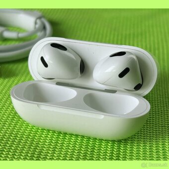 Apple AirPods 3. Generácie v top stave - originál - 4