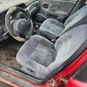 Renault Megane 1.6 r.v.2000 - 4