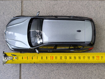 BMW X5 1:24 --------- 19 cm dĺžka ------- NOVÝ, KOVOVÝ MODEL - 4