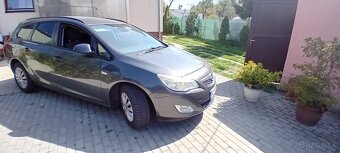 OPEL ASTRA J SPORTS TOURER 1.7 CDTI 81KW r.v. 5/2011 - 4