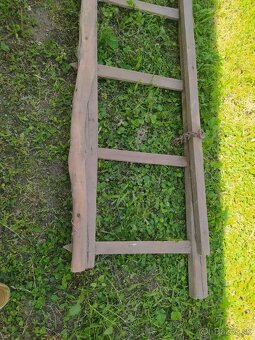 Predám tento pevný masívny drevený rebrík. Výška :210 cm , š - 4