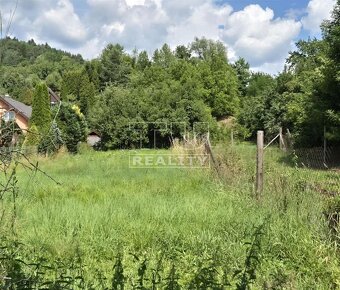 Pozemok 1700 m2 s rodinným domom v centre obce Udiča - 4