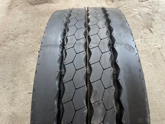 Predám pneu 245 70 r17,5 - 4