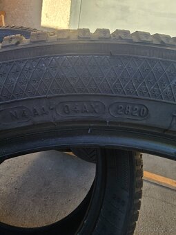 255/45r20 - 4