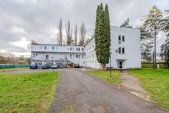 Na predaj ubytovací objekt v obci Koškovce – 26 izieb, parko - 4