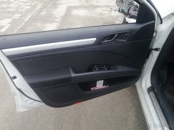 Rozpredám škoda superb 2 sedan 2,0 tdi 125 kW biele - 4