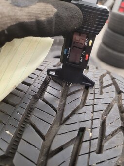 235/70 R15 Continental - 4