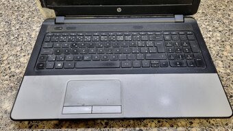 Predam funkcny HP laptop 4GB RAM/SSD na opravu - 4