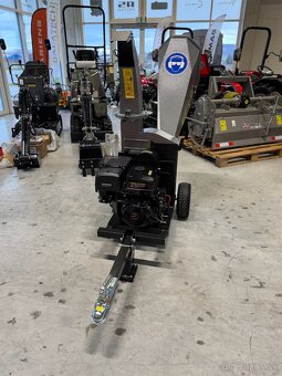 Benzínový štiepkovač dreva JANSEN GTS-1000pro - 4