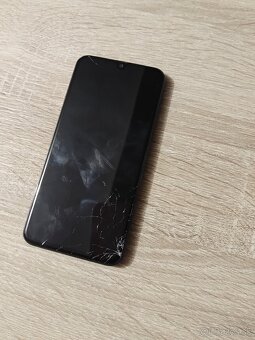 Samsung Galaxy A40 / 4/64GB Prasknutý displej - 4