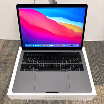 Macbook Pro 2022 M2 13” 8/256GB - 4