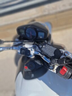 Na ND Suzuki GSR 600. - 4