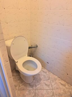 Prenájom - obchodné nebytové priestory v centre Trnavy - 4