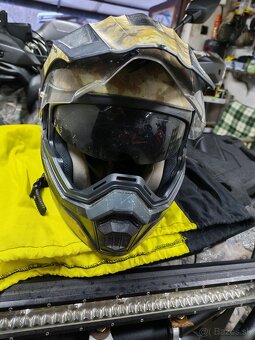 Použité prilby - 4