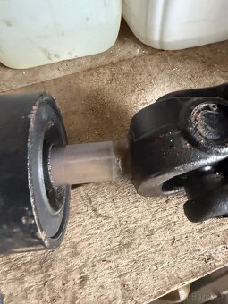 Hnací kardanovým hriadeľ na MANITOU - 4