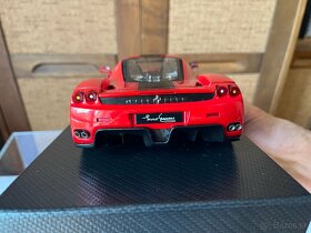 1:18 BBR Enzo Ferrari, otváratelný diescast - 4