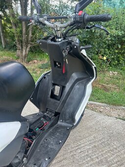 Aprilia sr 50(70) - 4