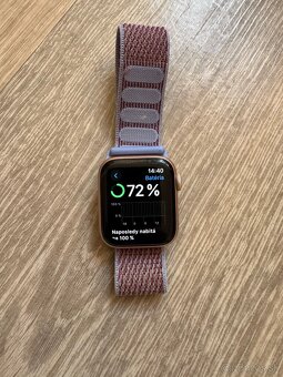 Apple Watch Series 4 40 mm Zlatý hliník + športový remienok - 4