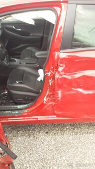 Hyundai i30 fastback 1.majitel sk pojazdne - 4