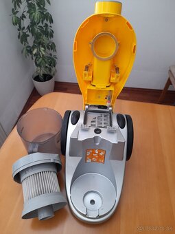 Predám vysávač Zanussi - 4