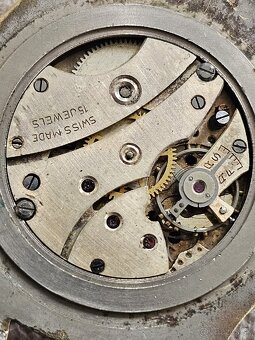 Hodinky Marnia na opravu - 4