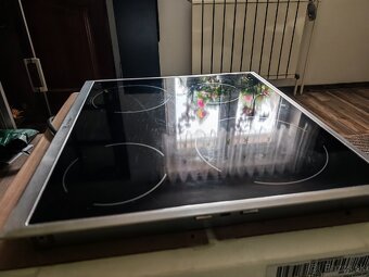 Sklokeramicka varna doska Electrolux
- 4