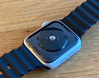 Predám Apple Watch SE (1. generácia) – GPS, 40 mm, Silver (h - 4