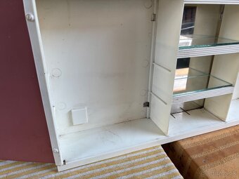 Biela plastová skrinka - 4