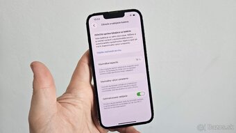 Škaredší Apple iPhone 13 tmavý 128GB - 4