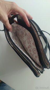 Čierna kabelka cez plece - 4