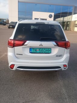 Mitsubishi Outlander PHEV - 4