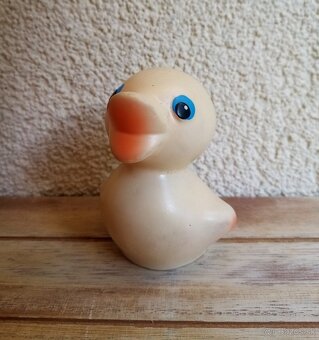 Retro hračky bábika a gumená kačica - 4