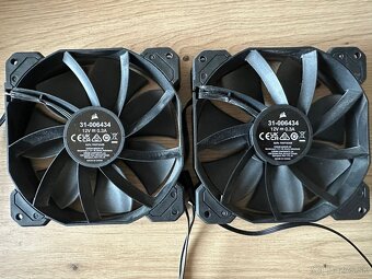 Corsair - 120mm, 3-pin, 1200 RPM - 4