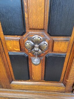 Starozitna vyrezavaná komoda - 4