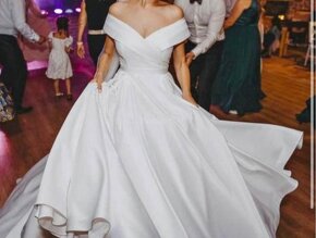 Nádherné saténové svadobné šaty - 4