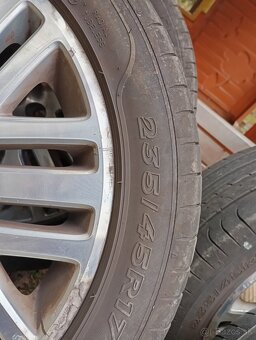 Skoro nove letne pneumatiky 235 45 17+Origo Ford Disky - 4