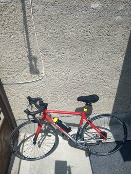 Predám cestný bicykel Giant ,, 320€ - 4