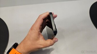 Apple iPhone 15 - rozbitý, zablokovaný, nájdený, na diely - 4