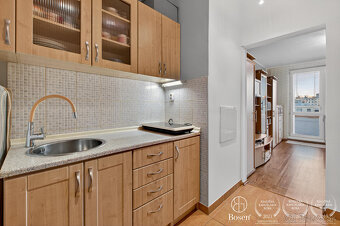 BOSEN | Na predaj zariadená garsónka s loggiou Rovniankova u - 4