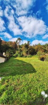 PREDAJ: Romantický stavebný pozemok pri lese - 4