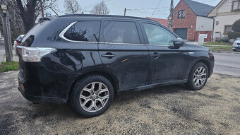Mitsubishi Outlander PHEV 4x4 2.0 - 4