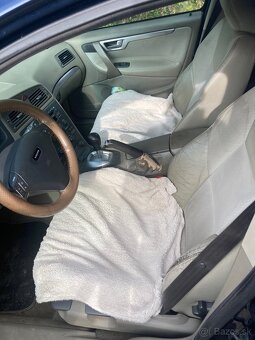 Rozpredáme Volvo s60 na náhradné diely - 4