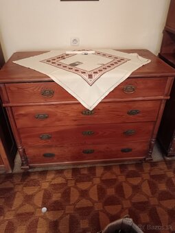 Predám starý nábytok z masívu nábytok - 4