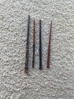 harry potter set (plášť,vajce,prutik,kravata,zlata strela... - 4