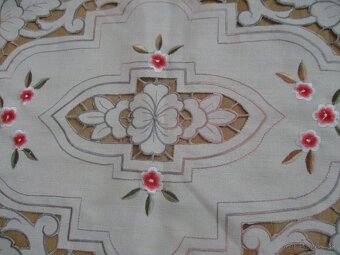 2  starožitné vyšívané dečky - obrusy / 43 / - 4