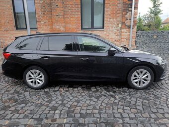 ŠKODA OCTAVIA COMBI 4 2.0 TDI DSG 2021 - 4