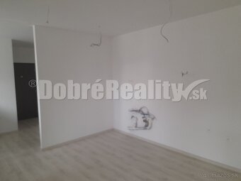 Garsónka v novostavbe s parkovacím miestom v cene - 4
